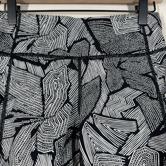 Lululemon Women's Goal Crusher 7/8 Tights Leggings Dottie Tribe White Black 4 - Picture 2 of 7